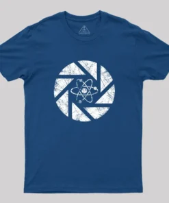 Alternative view of Aperture Lab logo Geek T-Shirt