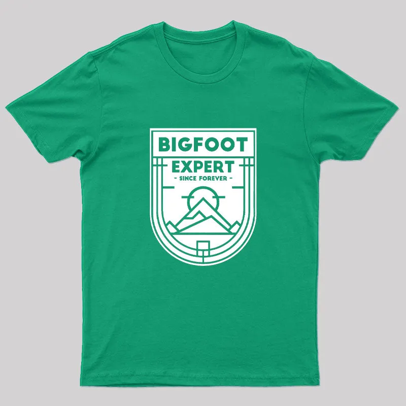 Bigfoot Expert Geek T-Shirt - Image 4