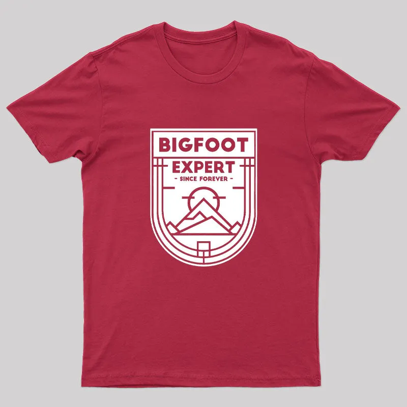 Bigfoot Expert Geek T-Shirt - Image 5