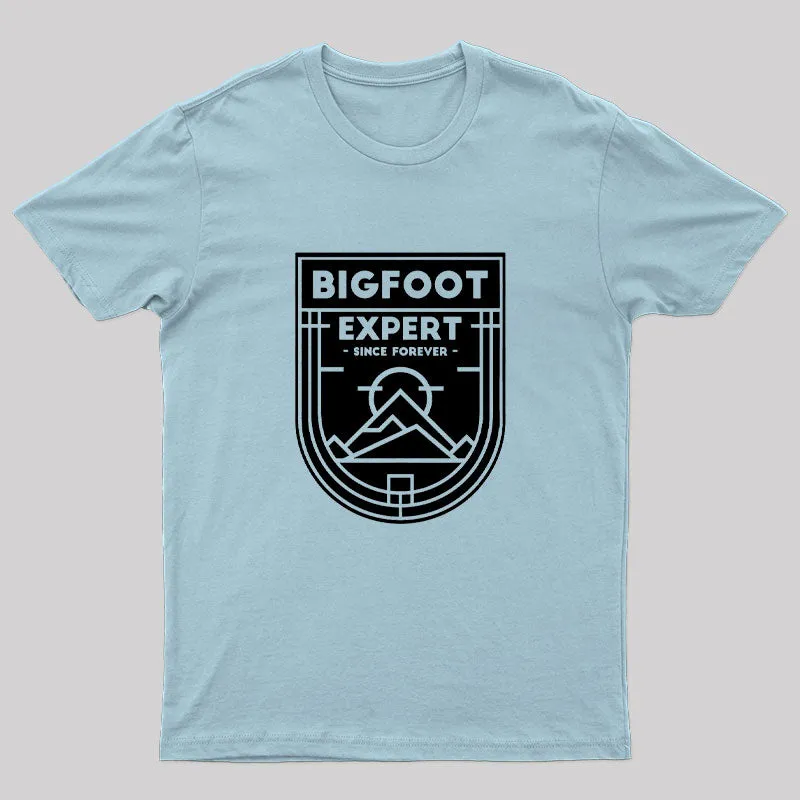 Bigfoot Expert Geek T-Shirt - Image 6