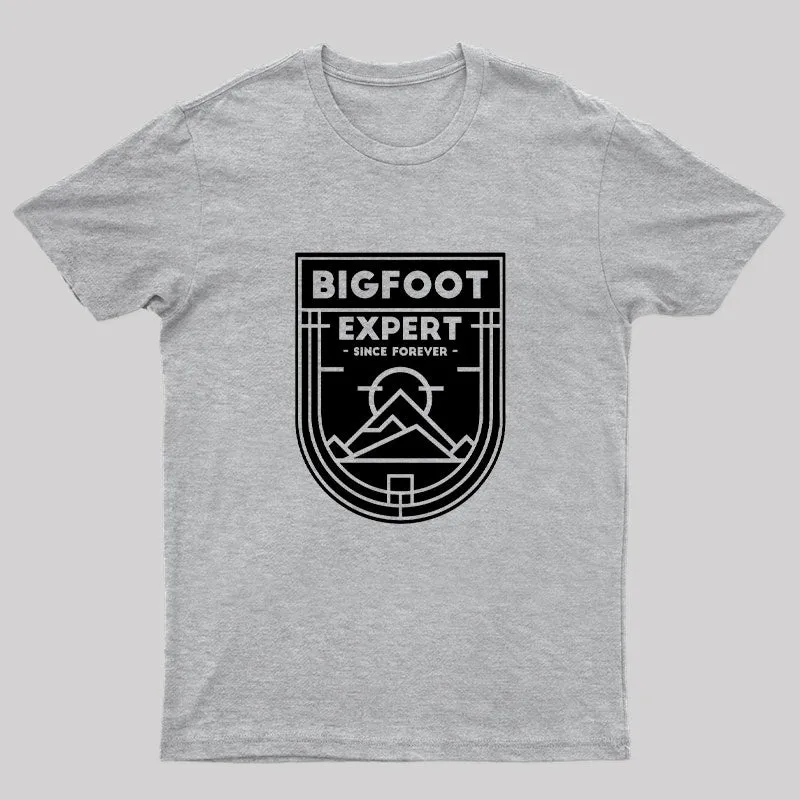 Bigfoot Expert Geek T-Shirt - Image 7