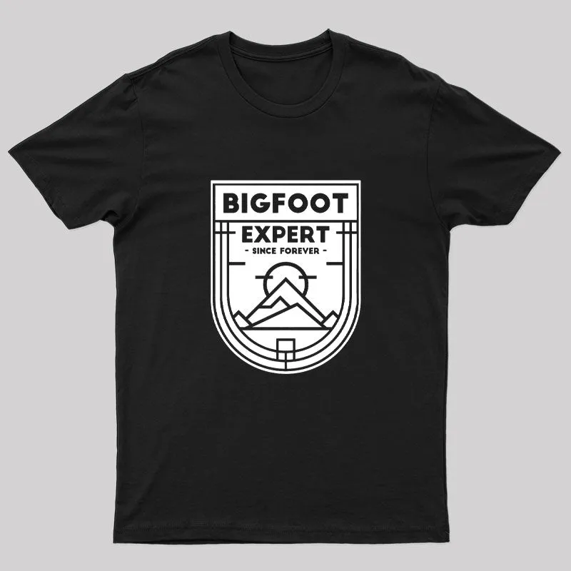 Bigfoot Expert Geek T-Shirt - Image 3