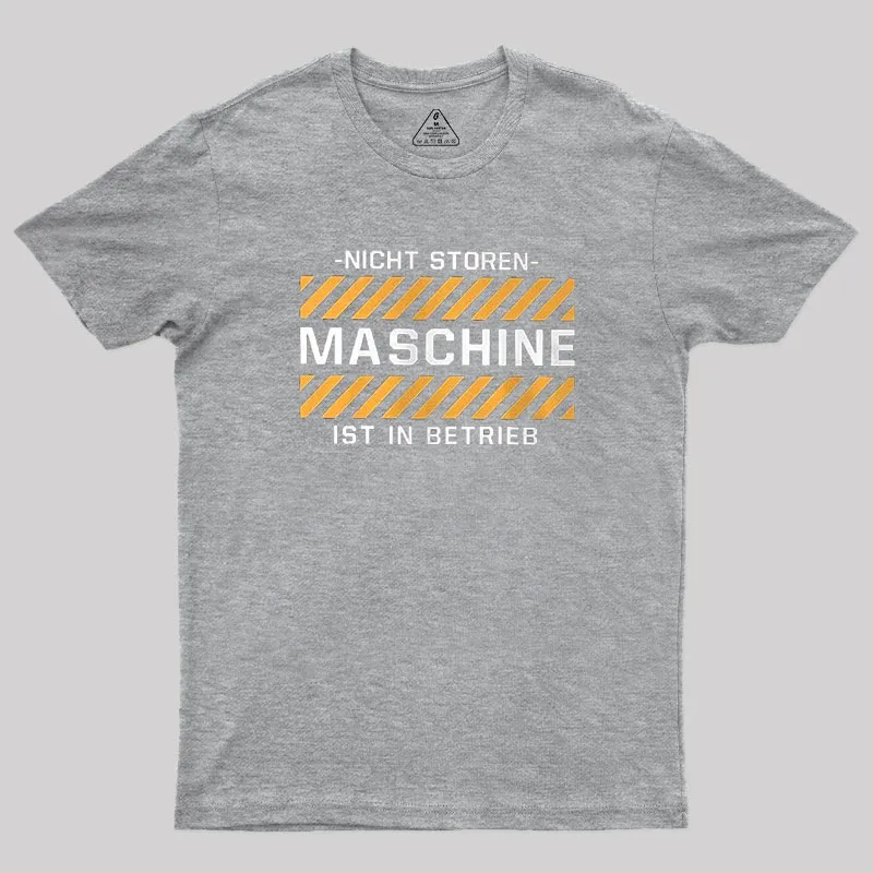 Maschine ist in Betrieb Geek T-Shirt - Image 4